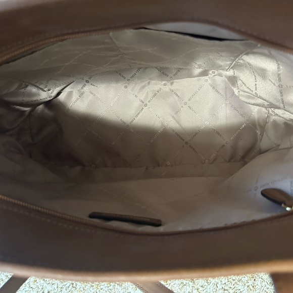 Michael Kors Aspen Limited Edition Tote Bag with Skiers and Snowboarders - Picture 5 of 9